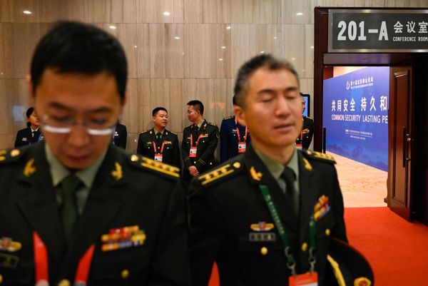 Forum participants enjoy a break between sessions.Chinese military expert and TV commentator Song Zhongping emphasized that the forum's broad and record-breaking participation from countries and organizations worldwide reflects China's resonance on global security matters. He underscored the importance of prioritizing common security over unilateral security practices that may infringe upon others' security, a stance adopted by certain Western countries. - Sputnik International