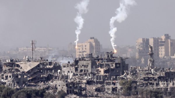 A picture taken from Israel's southern city of Sderot shows flares dropped by Israeli forces above the north of the Gaza Strip, on October 30, 2023, amid ongoing battles between Israel and the Palestinian Hamas movement.  - Sputnik International