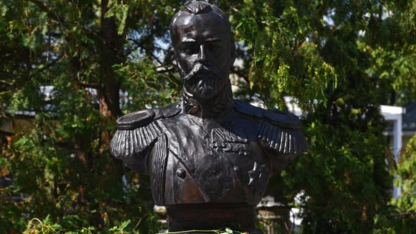 Monument to Nicholas II at the Alley of Rulers in Petrovigsky Lane in Moscow, where an international memorial event was held on the 100th anniversary of the death of the Romanov family - Sputnik International