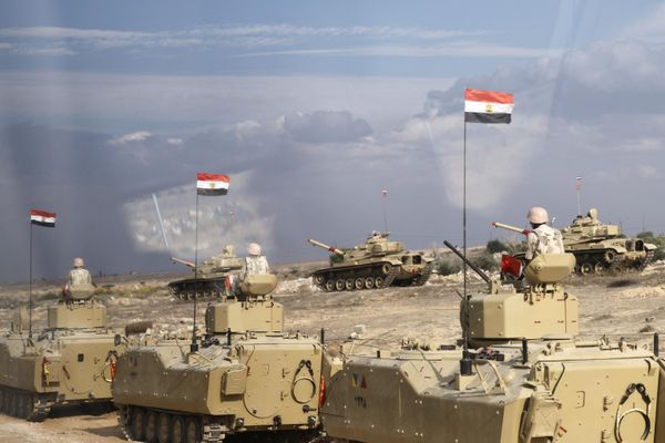 Egyptian tanks are rolled out near Egypt's northern Rafah border crossing with Gaza on October 31, 2023, amid the ongoing battles between Israel and the Palestinian militant group Hamas.  - Sputnik International
