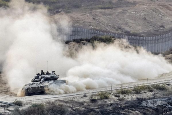 This picture was taken from a position near Sderot, along the border with the Gaza Strip in southern Israel. It shows an Israeli tank on the move amidst the ongoing battles between Israel and the Palestinian militant group, Hamas. - Sputnik International