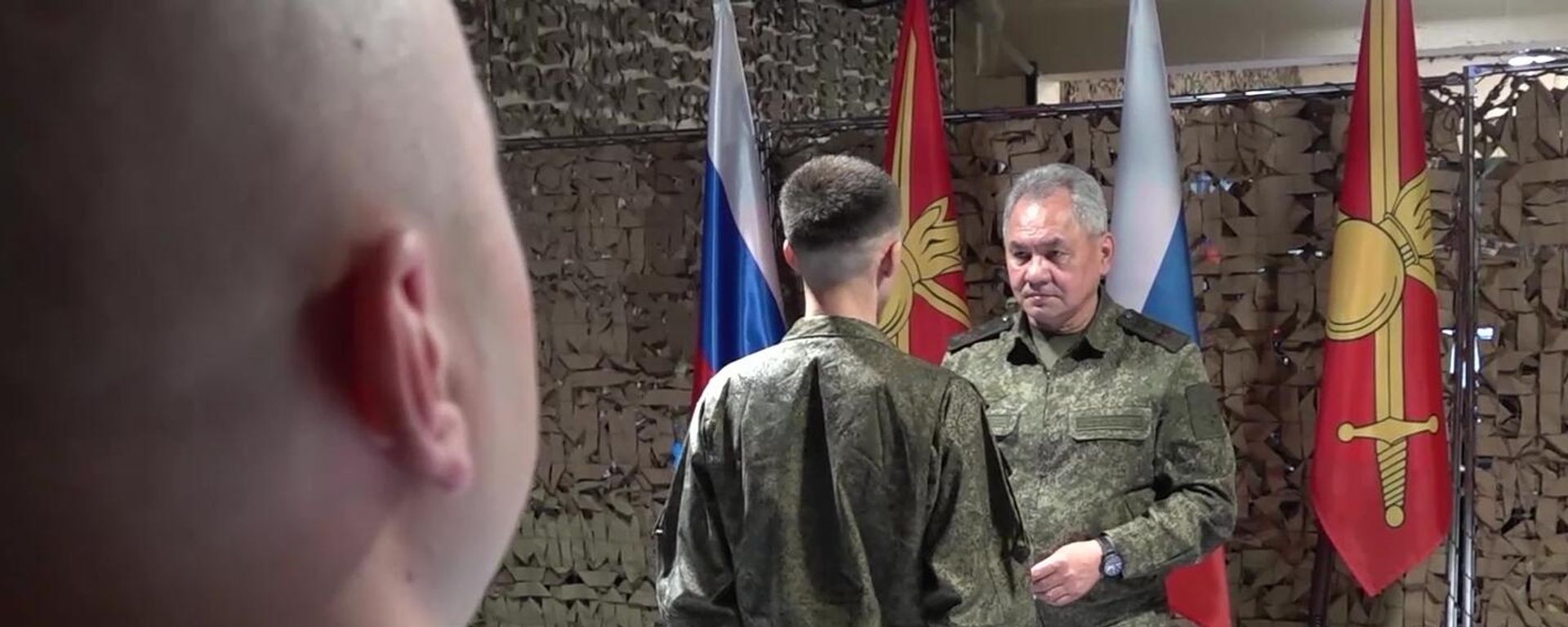 In this handout video grab released by the Russian Defense Ministry, Russian Defense Minister Sergei Shoigu presents a state award to a participant of the Russia's military operation In this handout video grab released by the Russian Defense Ministry, Russian Defense Minister Sergei Shoigu presents a state award to a participant of the Russia's military operation - Sputnik International, 1920, 03.11.2023