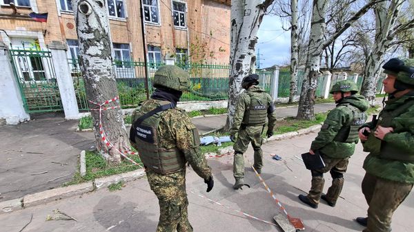 Members the DPR mission inspect remains of an unmanned aerial vehicle (UAV), believed to be a Ukrainian attack drone, after it was shot down by air defence systems in the Kievsky district of Donetsk - Sputnik International