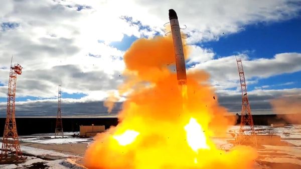 An RS-28 Sarmat intercontinental ballistic missile blasts off during a test launch from the Plesetsk Cosmodrome, in the Arkhangelsk region, Russia.  - Sputnik International