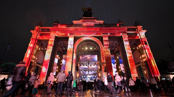The Illumination of the All-Russian Exhibition Center's (VDNKh) main entrance arch. - Sputnik International