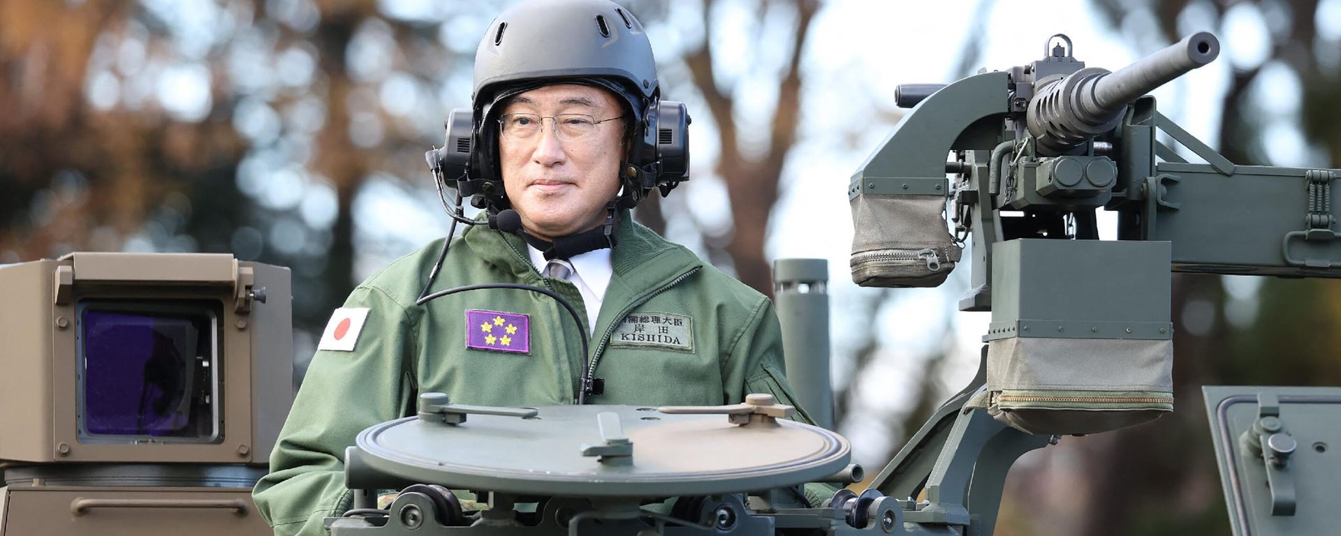 Japan's Prime Minister Fumio Kishida (L) rides on a Japan Ground Self-Defense Force (JGSDF) Type 10 tank during a review at JGSDF Camp Asaka in Tokyo on November 27, 2021. Japan's Prime Minister Fumio Kishida (L) rides on a Japan Ground Self-Defense Force (JGSDF) Type 10 tank during a review at JGSDF Camp Asaka in Tokyo on November 27, 2021. - Sputnik International, 1920, 06.11.2023
