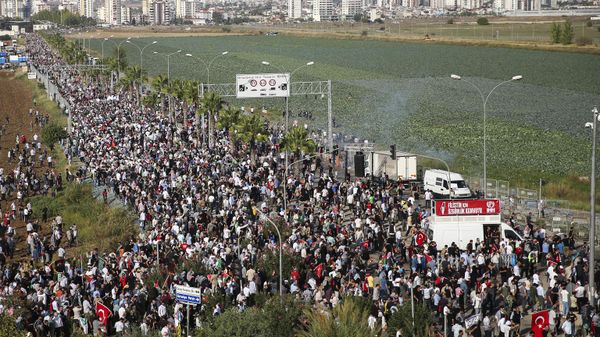 People gather during a protest to show their solidarity with the Palestinians outside U.S. - Turkish Incirlik military air base in Adana, southern Turkey, Sunday, Nov. 5, 2023. - Sputnik International