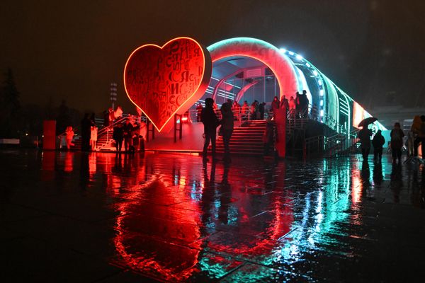 Illumination of the pavilion with the Russian Achievements exposition. - Sputnik International