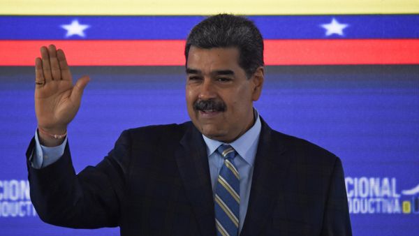 Venezuelan President Nicolas Maduro waves upon arriving for a meeting of the National Council of Productive Economy in the emblematic Cerro El Avila natural park, at the Humboldt hotel in Caracas, on September 21, 2023 - Sputnik International