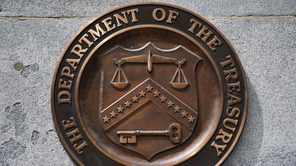 The seal of the Department of the Treasury is seen at the Treasury Department in Washington, DC on April 16, 2019.  - Sputnik International