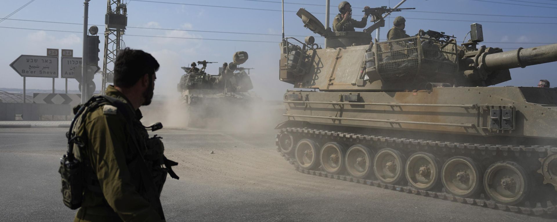 Israeli army tanks move towards the Gaza Strip border in southern Israel Wednesday, Nov.1, 2023. Israeli army tanks move towards the Gaza Strip border in southern Israel Wednesday, Nov.1, 2023. - Sputnik International, 1920, 12.11.2023