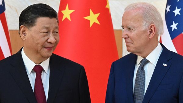 US President Joe Biden (R) and China's President Xi Jinping (L). - Sputnik International