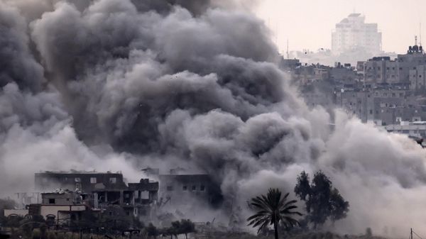 This picture taken on November 12, 2023 from a position along the border with the Gaza Strip in southern Israel shows a smoke plume erupting during Israeli bombardment on the Palestinian enclave amid ongoing battles.  - Sputnik International
