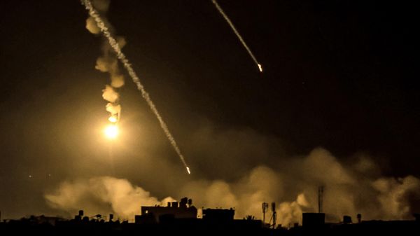 Projectiles land as a flare fired by Israeli forces falls at a position near Israel's southern border in the northern Gaza Strip. - Sputnik International