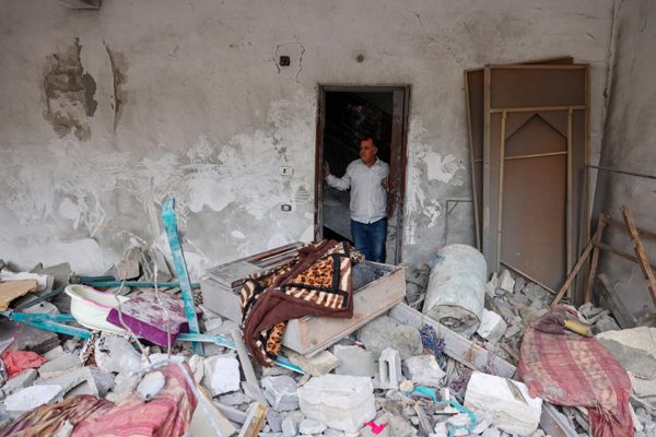 A man gazes at the rubble of a damaged building after strikes on Rafah in the southern Gaza Strip as battles between Israel and the Palestinian militant group Hamas continue. - Sputnik International