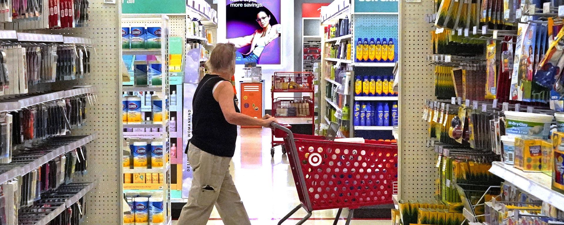 A shopper looks down an aisle in a Target store in Upper Saint Clair, Pa., on Friday, July 7, 2023. A shopper looks down an aisle in a Target store in Upper Saint Clair, Pa., on Friday, July 7, 2023. - Sputnik International, 1920, 13.11.2023