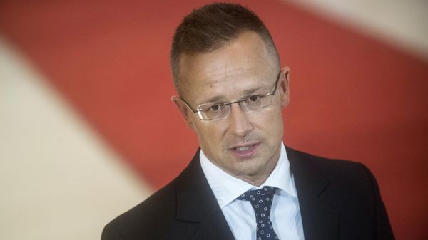 Hungarian Foreign Minister Peter Szijjarto speaks to journalists as he arrives at the EU Informal Meeting of EU Foreign Ministers (Gymnich) in Prague, Czech Republic on August 30, 2022 - Sputnik International