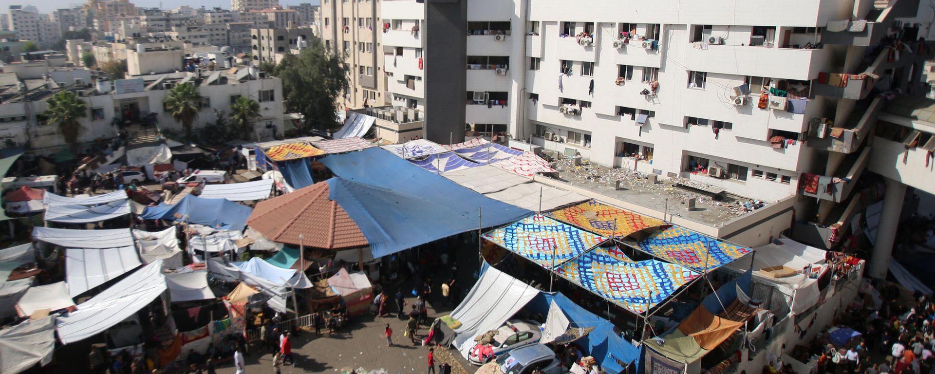 An aerial view shows the compound of Al-Shifa hospital in Gaza City on November 7, 2023, amid the ongoing battles between Israel and the Palestinian group Hamas. An aerial view shows the compound of Al-Shifa hospital in Gaza City on November 7, 2023, amid the ongoing battles between Israel and the Palestinian group Hamas. - Sputnik International, 1920, 29.11.2023