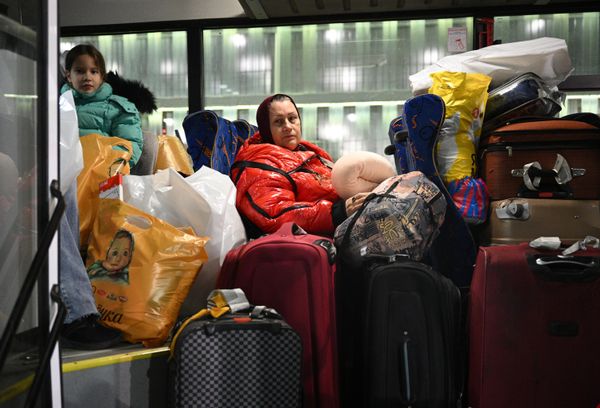 Evacuated Russian citizens arrive in Moscow. Evacuated Russian citizens arrive in Moscow. - Sputnik International