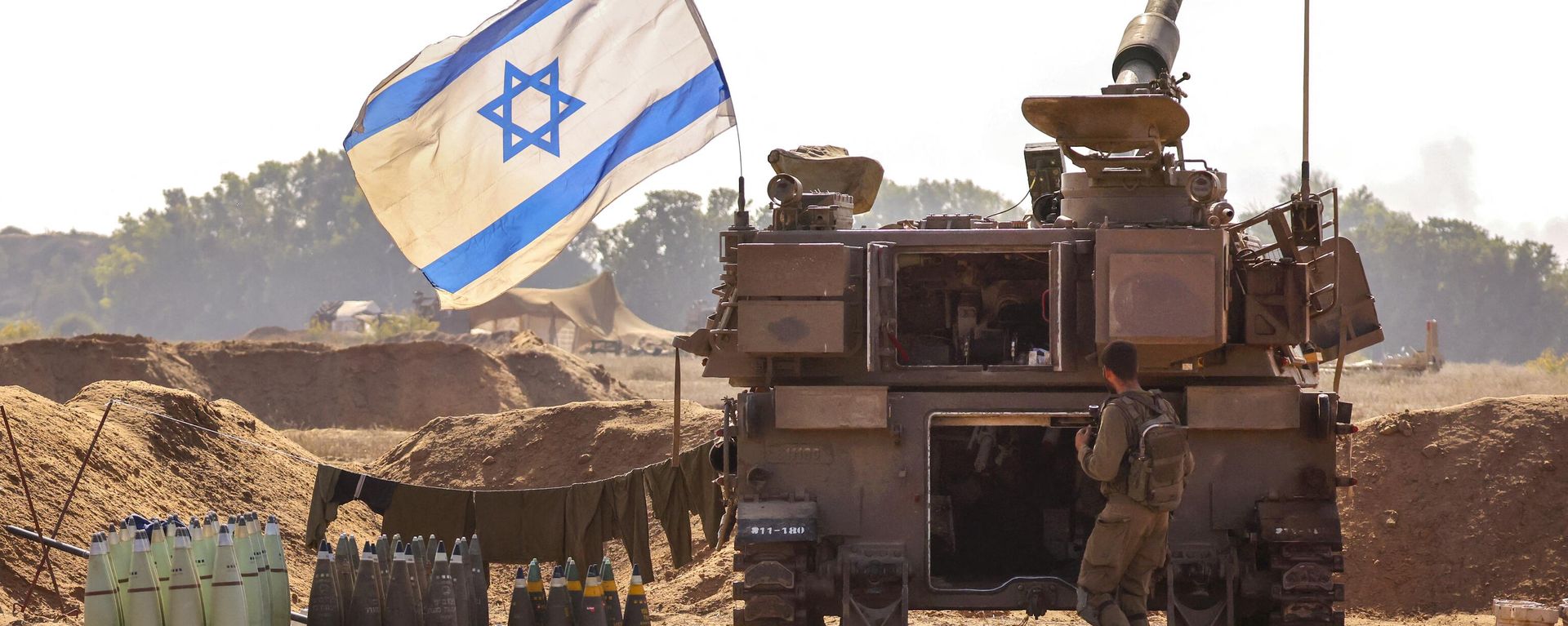 Artillery shells are placed next to an Israeli self-propelled artillery Howitzer at a position near the border with the Gaza Strip in southern Israel on November 6, 2023. Artillery shells are placed next to an Israeli self-propelled artillery Howitzer at a position near the border with the Gaza Strip in southern Israel on November 6, 2023. - Sputnik International, 1920, 15.11.2023