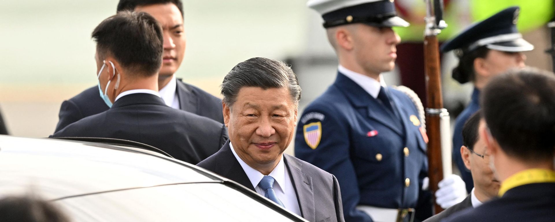 Chinese President Xi Jinping arrives at San Francisco International airport to attend the Asia-Pacific Economic Cooperation (APEC) Chinese President Xi Jinping arrives at San Francisco International airport to attend the Asia-Pacific Economic Cooperation (APEC) - Sputnik International, 1920, 15.11.2023
