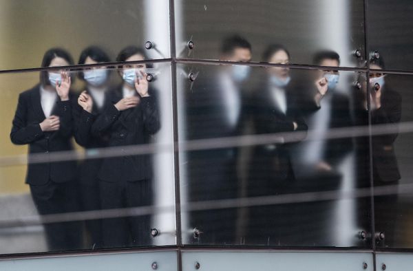 Supporters in a hotel await the arrival of China's President Xi Jinping next to the Asia-Pacific Economic Cooperation summit headquarters in San Francisco. - Sputnik International