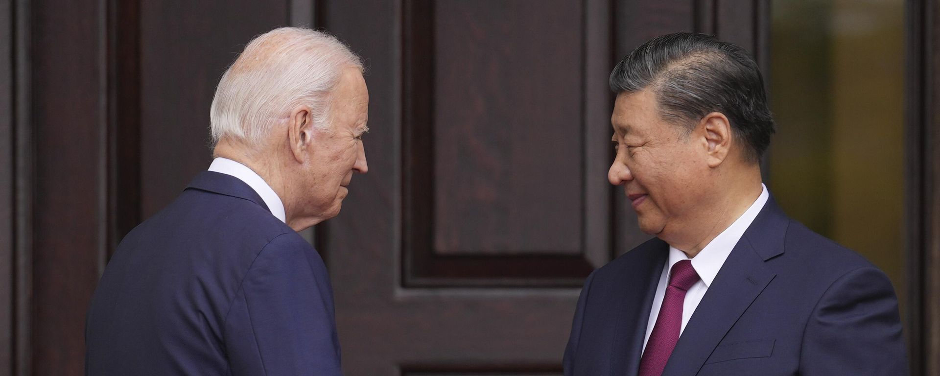 President Joe Biden greets China's President President Xi Jinping at the Filoli Estate in Woodside, Calif., Wednesday, Nov, 15, 2023, on the sidelines of the Asia-Pacific Economic Cooperative conference. President Joe Biden greets China's President President Xi Jinping at the Filoli Estate in Woodside, Calif., Wednesday, Nov, 15, 2023, on the sidelines of the Asia-Pacific Economic Cooperative conference. - Sputnik International, 1920, 16.11.2023