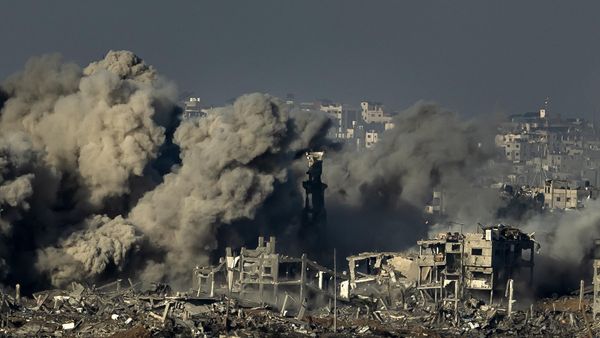 Smoke rises during an Israeli military bombardment of the northern Gaza Strip on November 15, 2023, amid the ongoing battles between Israel and the Palestinian group Hamas.  - Sputnik International