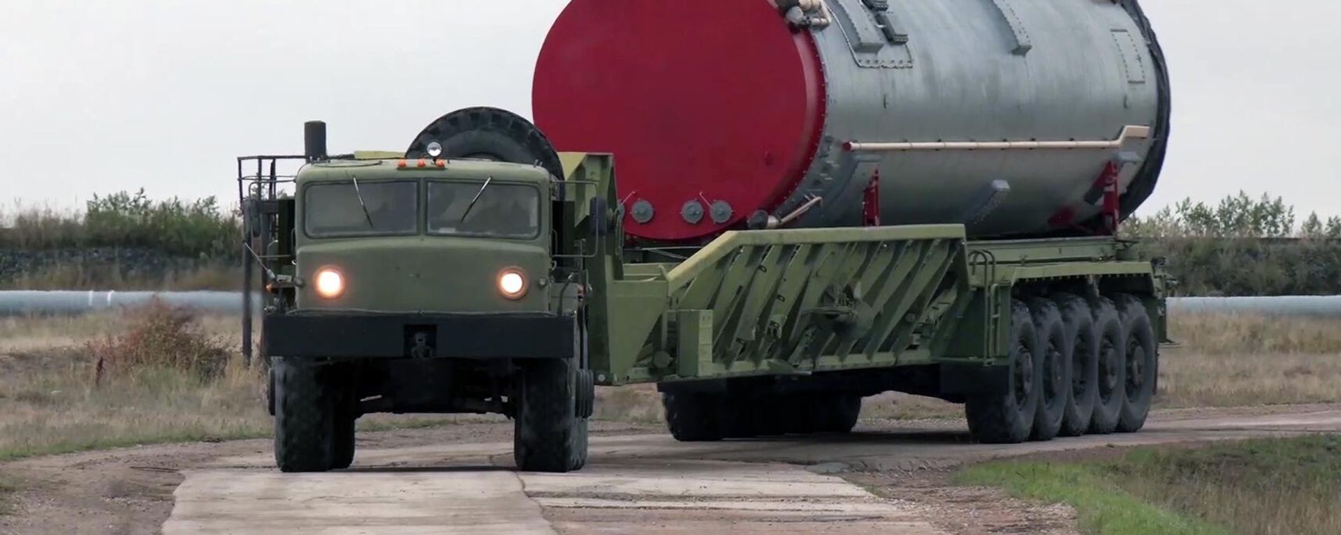 Avangard hypersonic missile system is transported to the Yasnenskoe missile formation of the Russian Strategic Missile Forces in the Orenburg Region, Russia. Avangard hypersonic missile system is transported to the Yasnenskoe missile formation of the Russian Strategic Missile Forces in the Orenburg Region, Russia. - Sputnik International, 1920, 22.09.2025