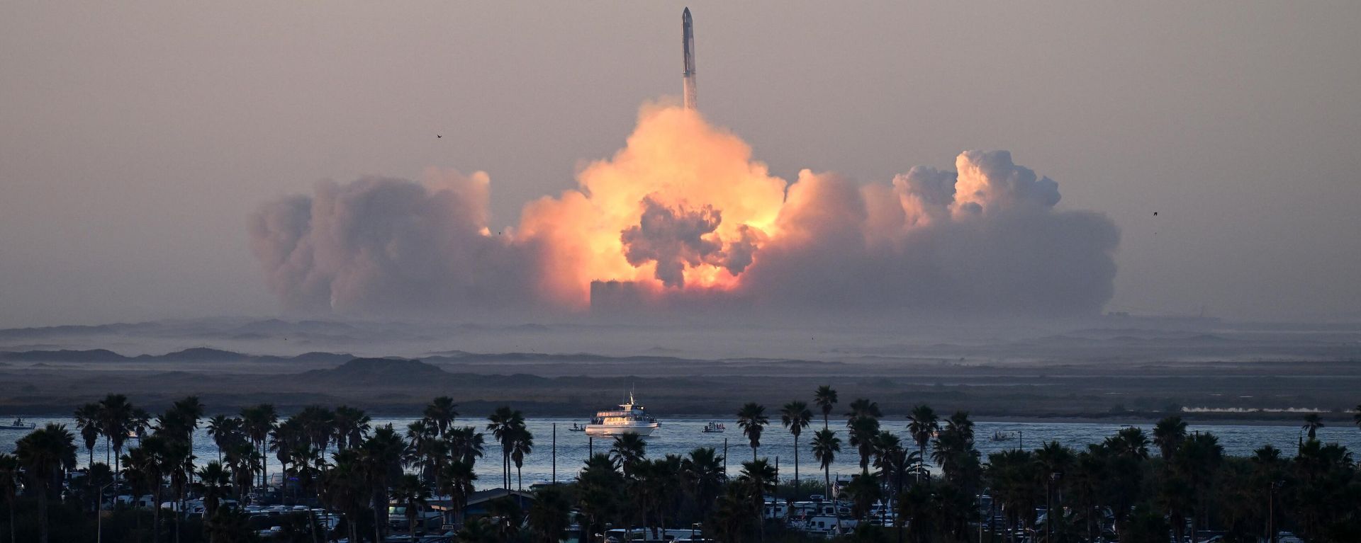SpaceX's Starship rocket launches from Starbase during its second test flight in Boca Chica, Texas, on November 18, 2023. SpaceX's Starship rocket launches from Starbase during its second test flight in Boca Chica, Texas, on November 18, 2023. - Sputnik International, 1920, 16.11.2024