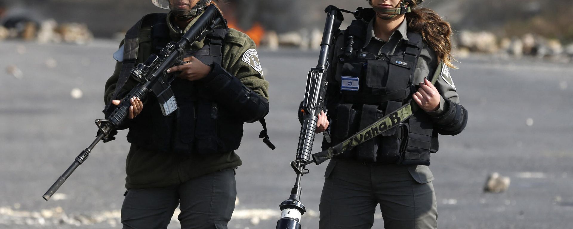 Israeli female border guards take position during clashes with Palestinians protestors on January 12, 2018 north of Ramallah in the Israeli-occupied West Bank. Israeli female border guards take position during clashes with Palestinians protestors on January 12, 2018 north of Ramallah in the Israeli-occupied West Bank. - Sputnik International, 1920, 20.11.2023