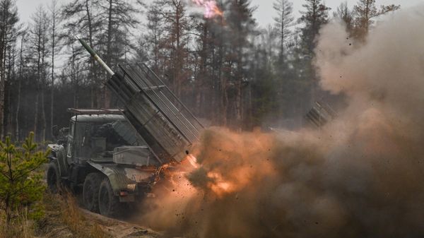 BM-21 Grad MLRS fires at positions of the Ukrainian Armed Forces in the Krasnolimanskoe direction of the special operation - Sputnik International