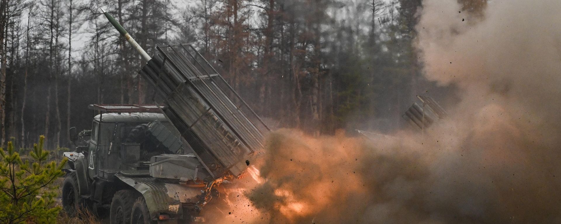 BM-21 Grad MLRS fires at positions of the Ukrainian Armed Forces in the Krasnolimanskoe direction of the special operation BM-21 Grad MLRS fires at positions of the Ukrainian Armed Forces in the Krasnolimanskoe direction of the special operation - Sputnik International, 1920, 20.11.2023