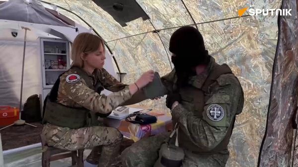 Saving lives: A nurse with the call sign Komilfo (comme il faut) provides assistance to soldiers and civilians in the LPR. - Sputnik International