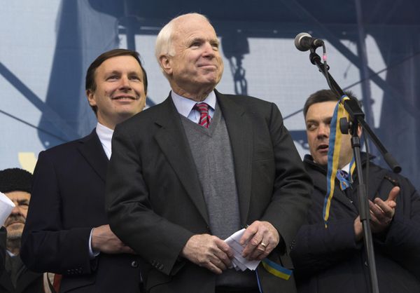 From left: US Senators Chris Murphy, John McCain, and Ukraine's Svoboda party head Oleh Tyagnybok at the "Dignity Day" rally of supporters of Ukraine's European integration on Independence Square in Kiev. - Sputnik International