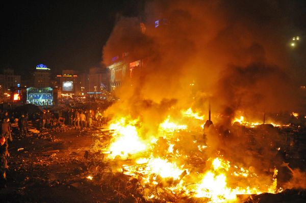 Fires and tents on Kiev's Independence Square, where clashes between the opposition and police began. - Sputnik International