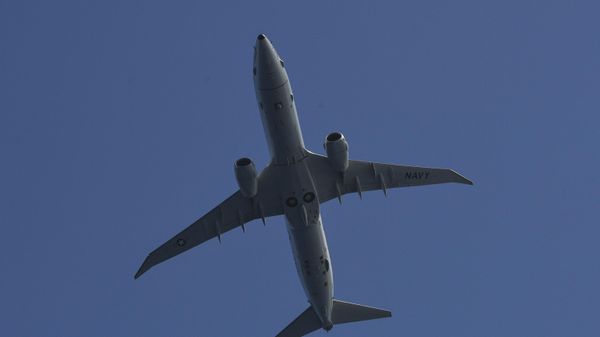 US Navy's P-8 Poseidon patrol and reconnaissance plane circling during the re-supply mission - Sputnik International