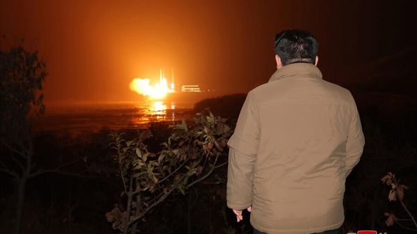 North Korea successfully launches Manrigyong-1 reconnaissance satellite on new Chollima-1 rocket - Sputnik International
