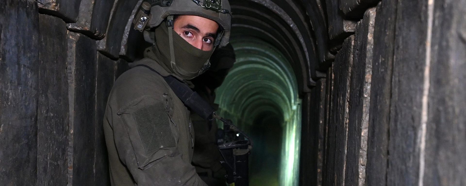 A soldier stands in what the Israeli army says is a tunnel dug by Hamas militants inside the Al-Shifa hospital complex in Gaza City in the northern Gaza Strip, amid continuing battles between Israel and the Palestinian militant group Hamas, on November 22, 2023 A soldier stands in what the Israeli army says is a tunnel dug by Hamas militants inside the Al-Shifa hospital complex in Gaza City in the northern Gaza Strip, amid continuing battles between Israel and the Palestinian militant group Hamas, on November 22, 2023 - Sputnik International, 1920, 05.12.2023