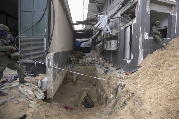 Israeli soldiers show the media an underground tunnel found underneath Al-Shifa hospital. Israel says that Hamas militants sought cover on the grounds of the hospital and used the tunnel for military purposes. - Sputnik International