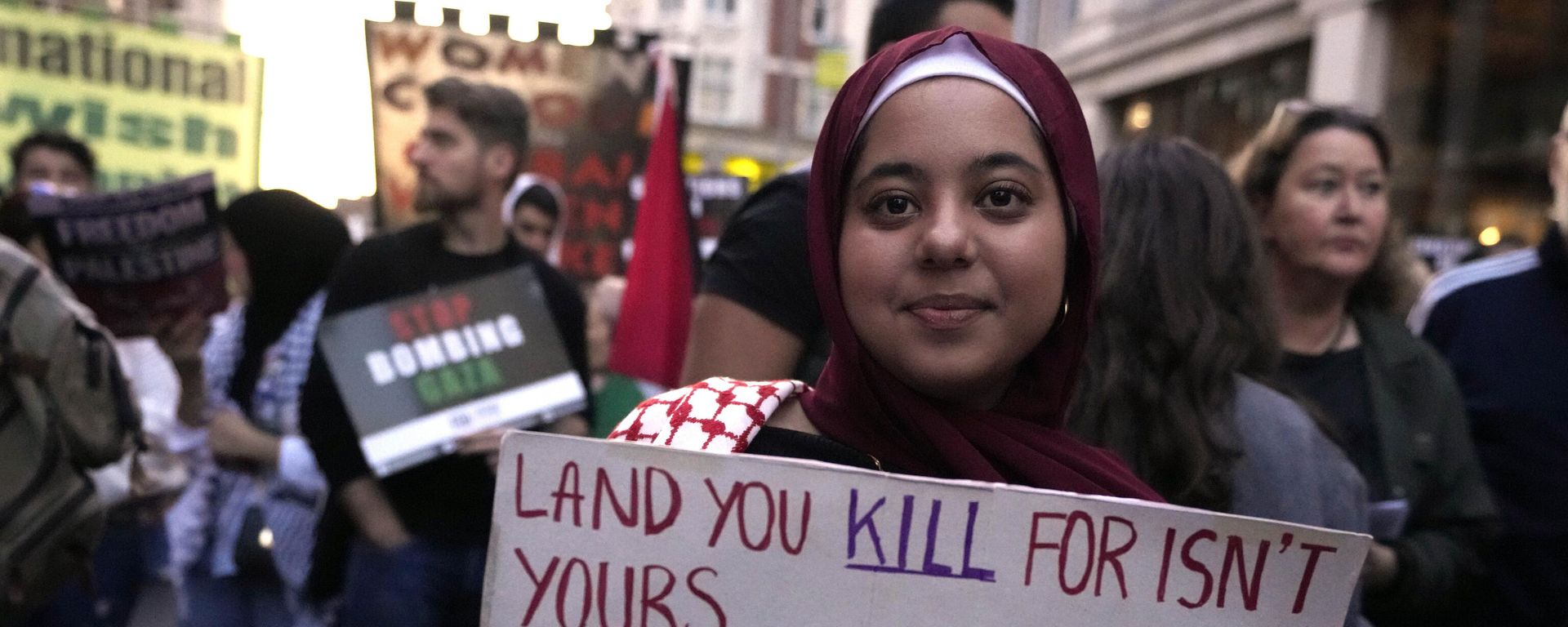 A protester holds a poster during a pro Palestinian demonstration in London, Monday, Oct. 9, 2023 A protester holds a poster during a pro Palestinian demonstration in London, Monday, Oct. 9, 2023 - Sputnik International, 1920, 23.11.2023