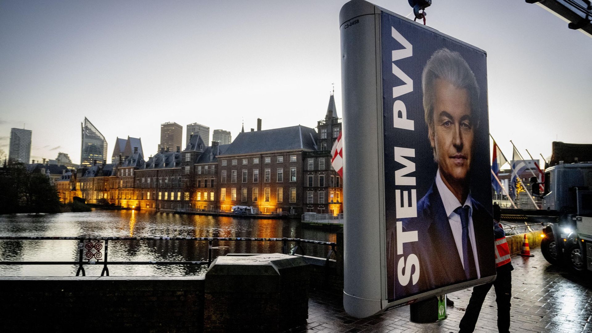An election sign of Party for Freedom (PVV) leader Geert Wilders is removed near the Binnenhof, a day after the Netherlands general elections, in the Hague on November 23, 2023. An election sign of Party for Freedom (PVV) leader Geert Wilders is removed near the Binnenhof, a day after the Netherlands general elections, in the Hague on November 23, 2023. - Sputnik International, 1920, 23.11.2023