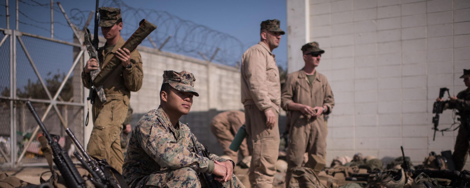 In a photo taken on March 15, 2016 US soldiers of the 13th and 31st Marine Expeditionary Units gather after arriving on shore during a joint military exercise with South Korea entitled 'Ssang Yong', near the southeastern port city of Pohang In a photo taken on March 15, 2016 US soldiers of the 13th and 31st Marine Expeditionary Units gather after arriving on shore during a joint military exercise with South Korea entitled 'Ssang Yong', near the southeastern port city of Pohang - Sputnik International, 1920, 24.11.2023