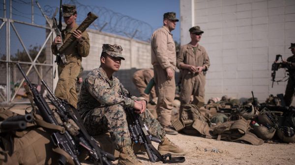 In a photo taken on March 15, 2016 US soldiers of the 13th and 31st Marine Expeditionary Units gather after arriving on shore during a joint military exercise with South Korea entitled 'Ssang Yong', near the southeastern port city of Pohang - Sputnik International