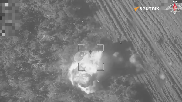 Сombat work of the reconnaissance aircraft Orlan-10 and 152-mm howitzers Msta-B  - Sputnik International