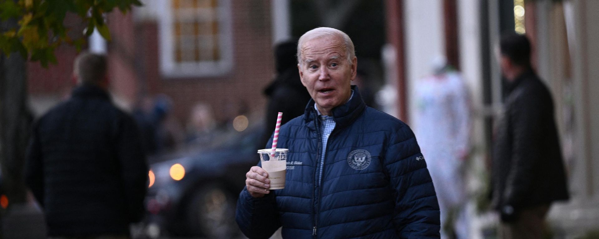 US President Joe Biden carries a beverage as he visits local shops with relatives in Nantucket, Massachusetts, on November 25, 2023.  - Sputnik International, 1920, 27.11.2023