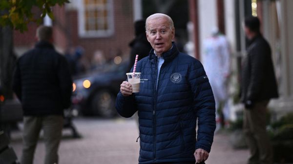 US President Joe Biden carries a beverage as he visits local shops with relatives in Nantucket, Massachusetts, on November 25, 2023. US President Joe Biden carries a beverage as he visits local shops with relatives in Nantucket, Massachusetts, on November 25, 2023. - Sputnik International