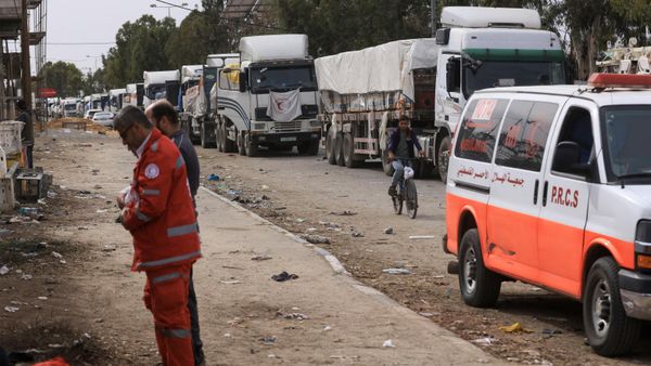 A convoy of trucks carrying fuel and aid drive in Gaza City's Zeitoun district on November 25, 2023. - Sputnik International