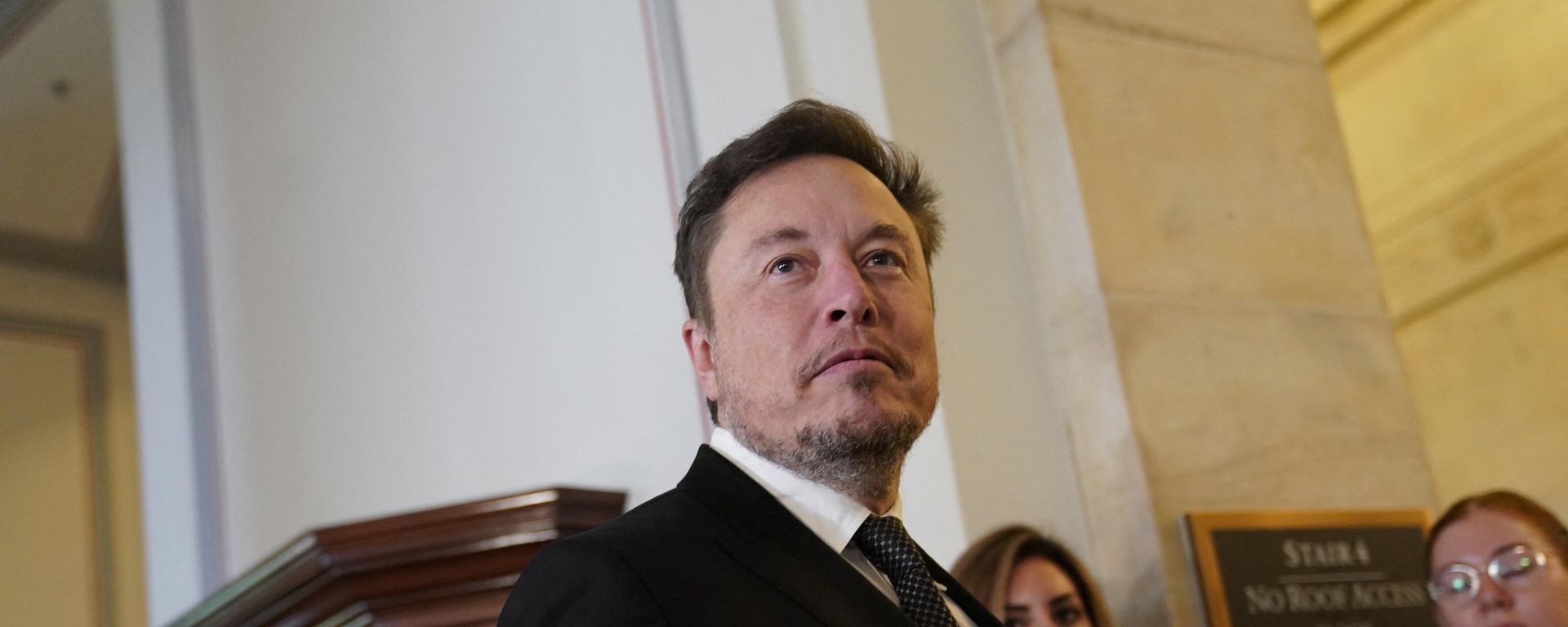 SpaceX, Twitter and electric car maker Tesla CEO Elon Musk, arrives for a US Senate bipartisan Artificial Intelligence (AI) Insight Forum at the US Capitol in Washington, DC, on September 13, 2023 SpaceX, Twitter and electric car maker Tesla CEO Elon Musk, arrives for a US Senate bipartisan Artificial Intelligence (AI) Insight Forum at the US Capitol in Washington, DC, on September 13, 2023 - Sputnik International, 1920, 27.11.2023