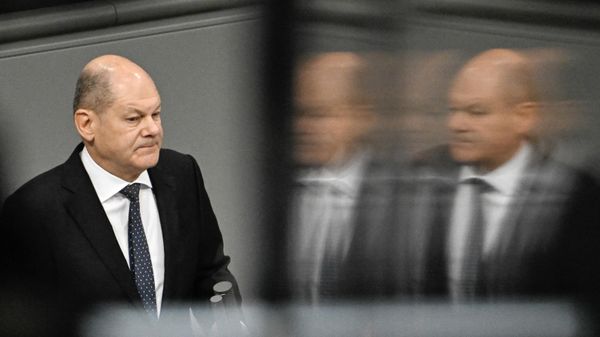 German Chancellor Olaf Scholz addresses delegates at the Bundestag (lower house of parliament) about a budget crisis on November 28, 2023 in Berlin - Sputnik International